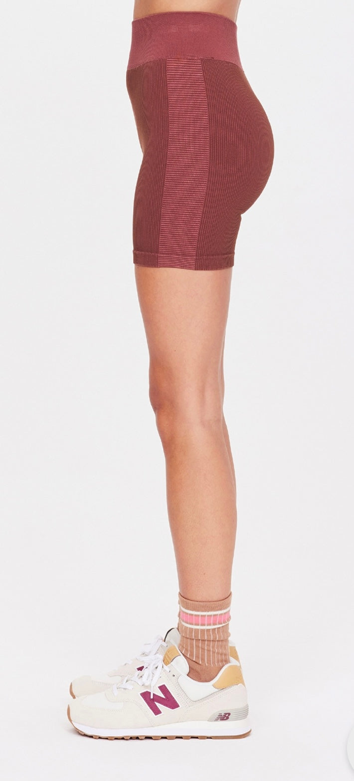 THE UPSIDE RIBBED SEAMLESS 5IN SPIN SHORT