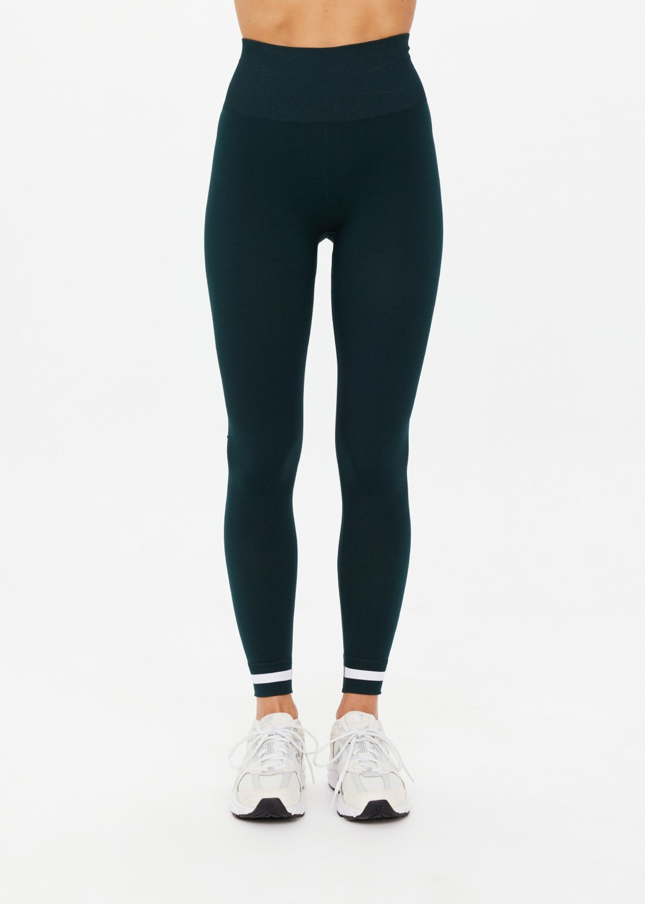 THE UPSIDE FORM SEAMLESS 25IN MIDI PANT IN RACING GREEN
