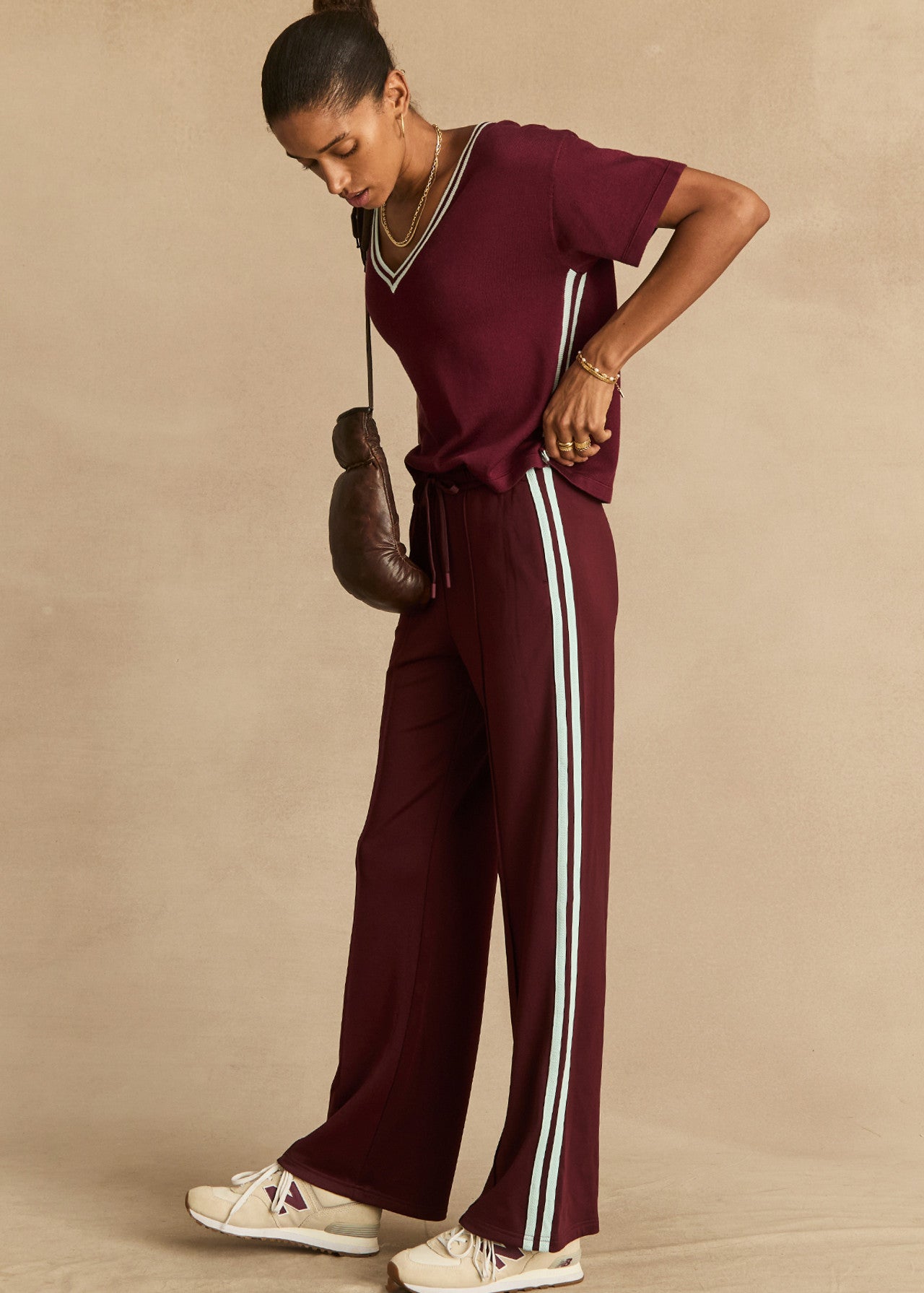 THE UPSIDE SIENNA V NECK TEE IN MERLOT